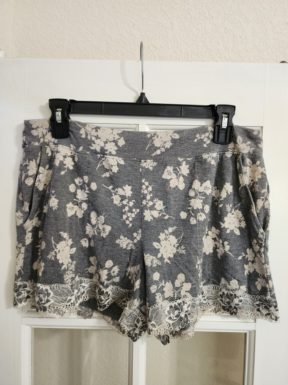 Soma Cool Nights Gray Floral Lace Trim Pajama Sleep Shorts Medium